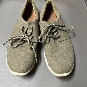 Toms green shoes